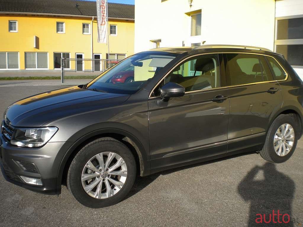 2016' Volkswagen Tiguan photo #3