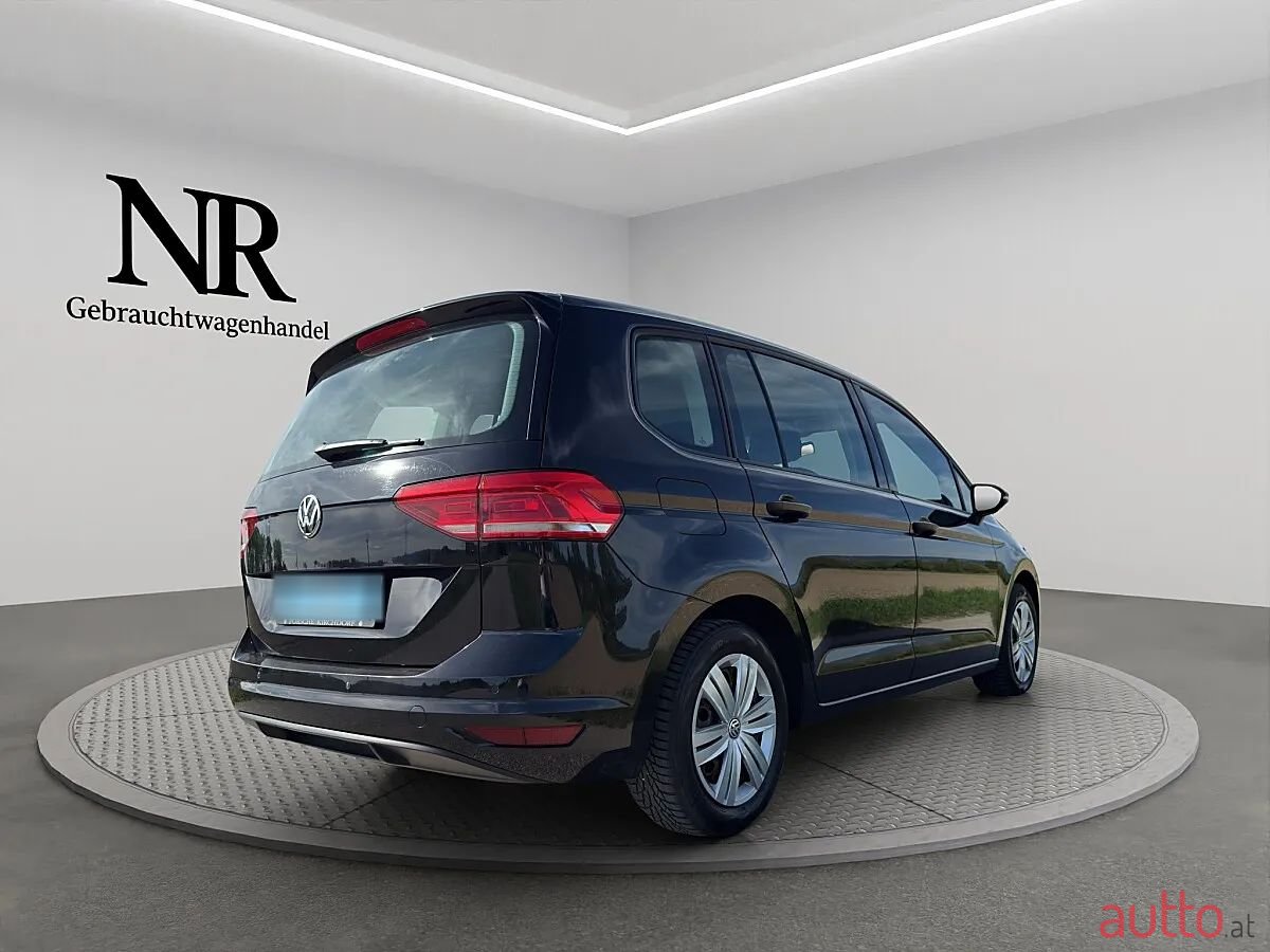 2017' Volkswagen Touran photo #6