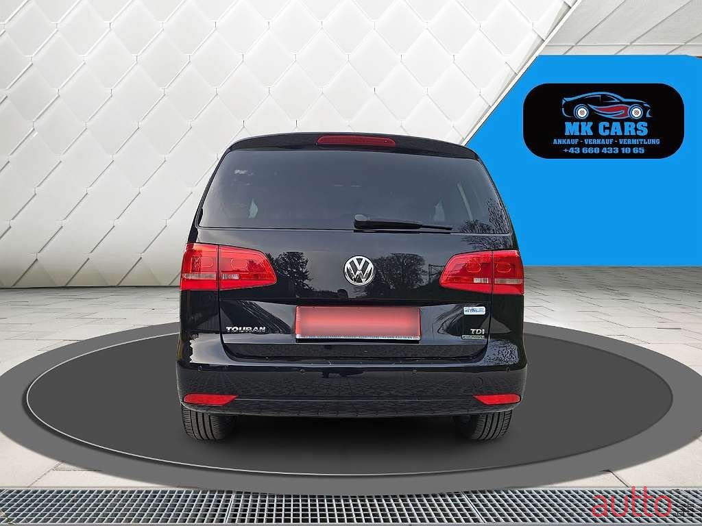 2011' Volkswagen Touran photo #4