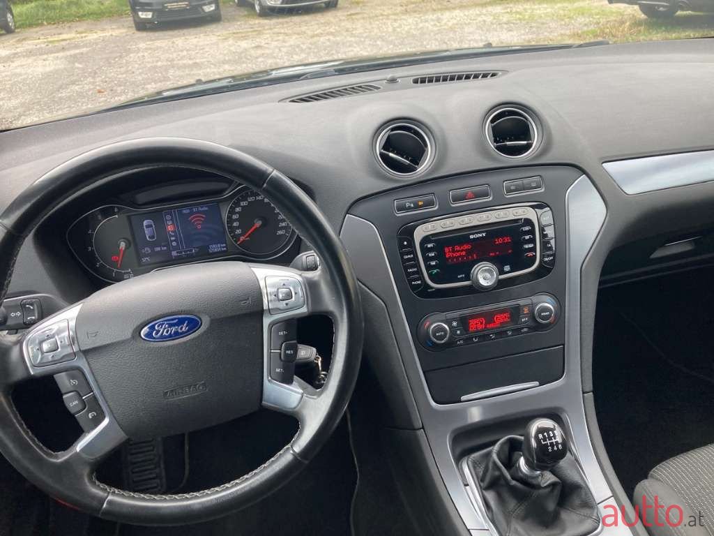 2012' Ford Mondeo photo #3