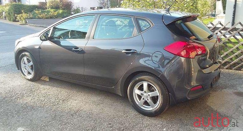 2013' Kia Ceed photo #2