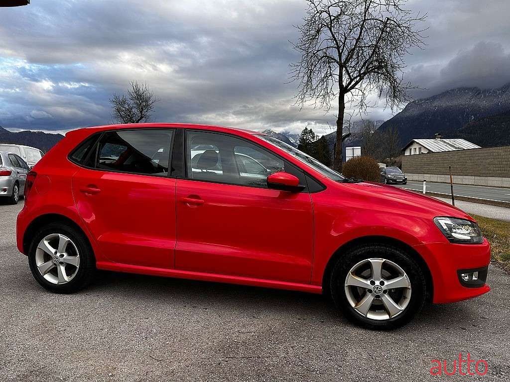 2014' Volkswagen Polo photo #5