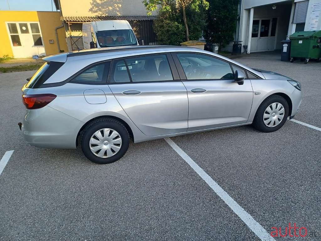 2017' Opel Astra photo #4