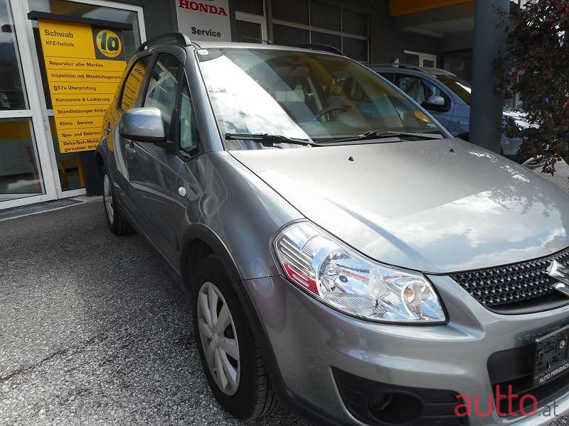 2014' Suzuki SX4 photo #2