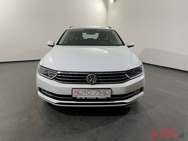 2017' Volkswagen Passat photo #2