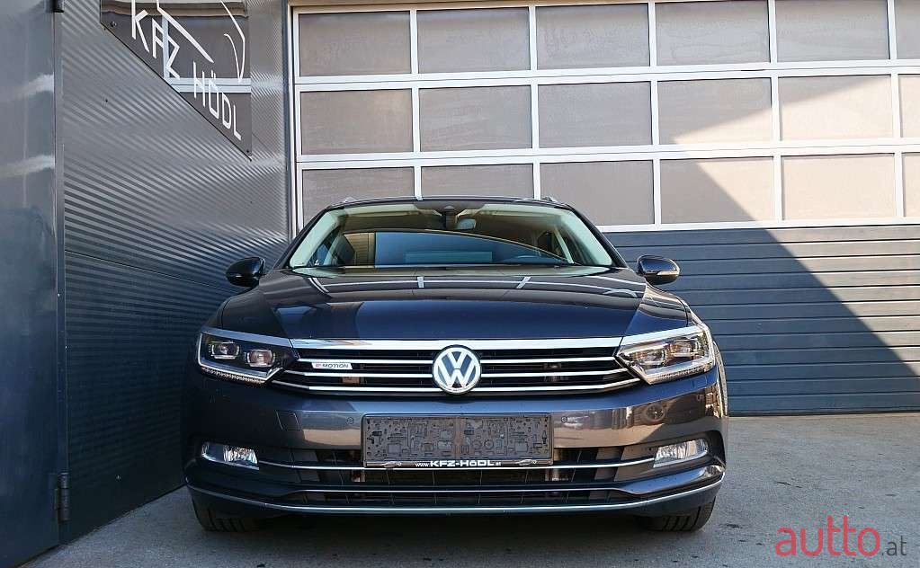 2018' Volkswagen Passat photo #2