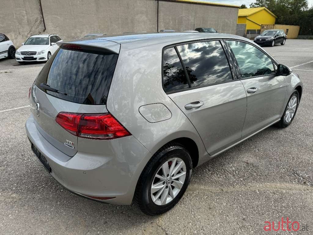 2016' Volkswagen Golf photo #5