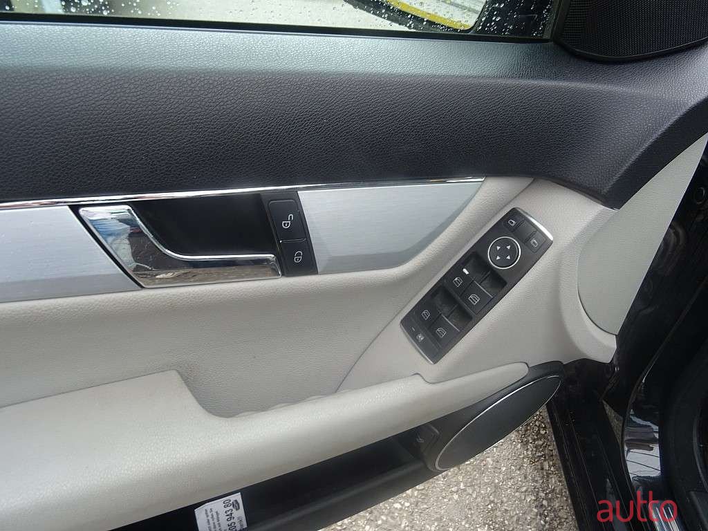 2010' Mercedes-Benz C-Klasse photo #6