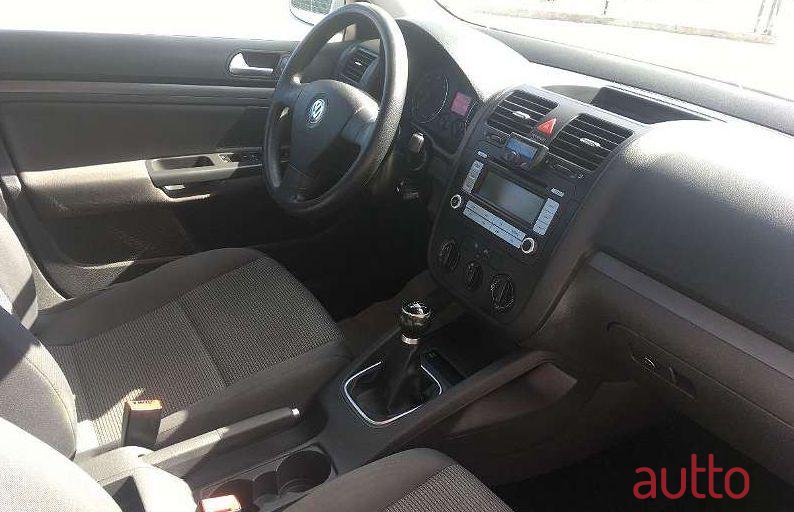 2008' Volkswagen Golf photo #2