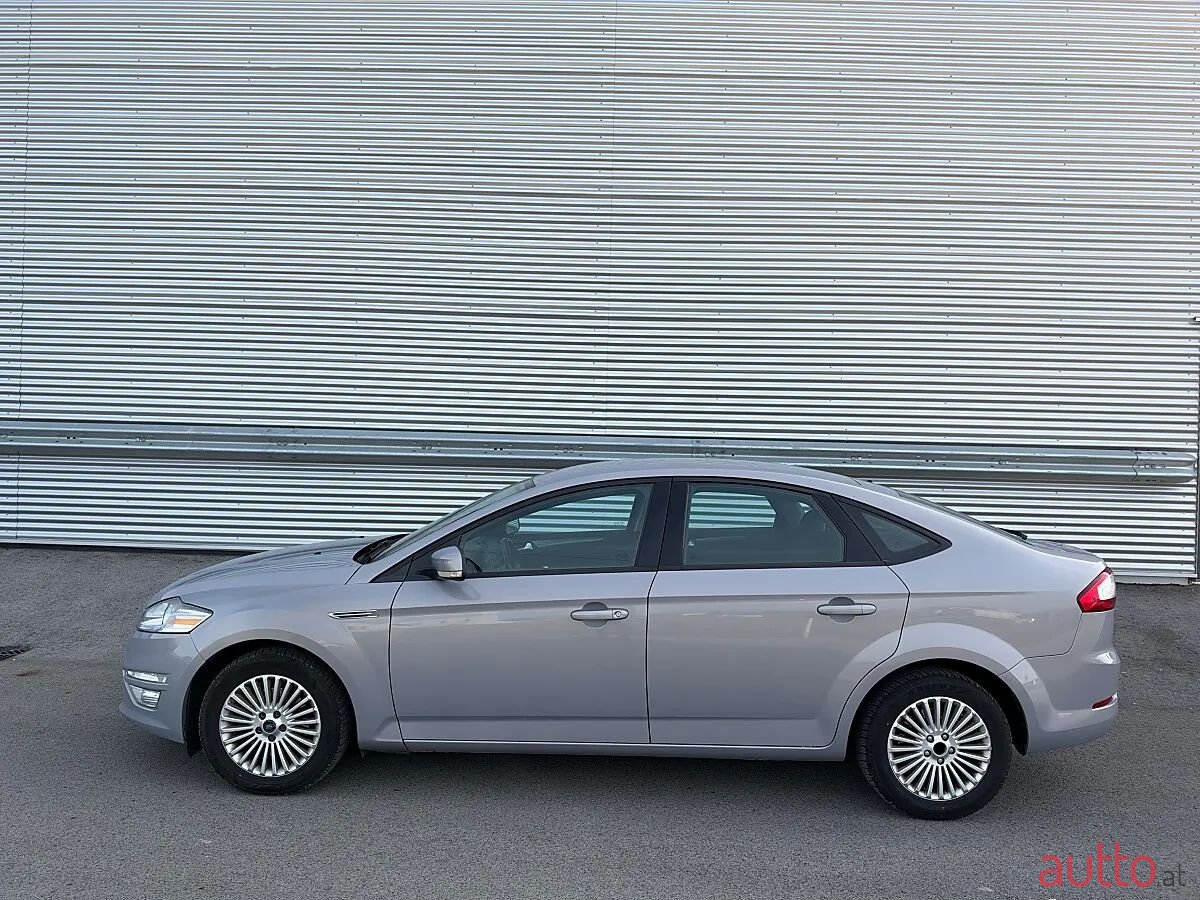 2011' Ford Mondeo photo #4