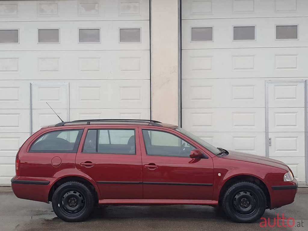 2005' Skoda Octavia photo #3