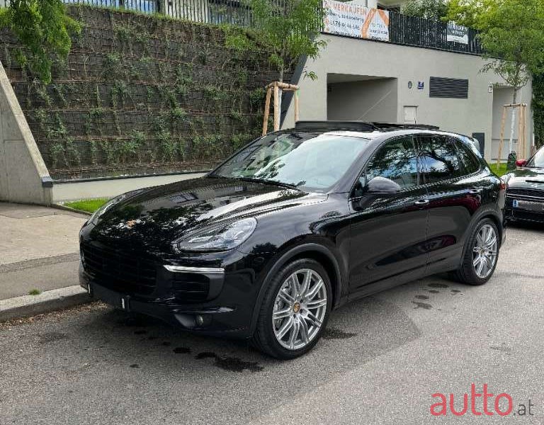 2017' Porsche Cayenne photo #3