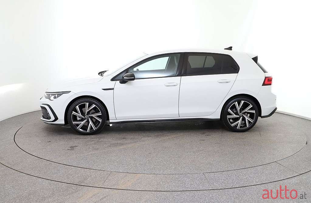 2023' Volkswagen Golf photo #2