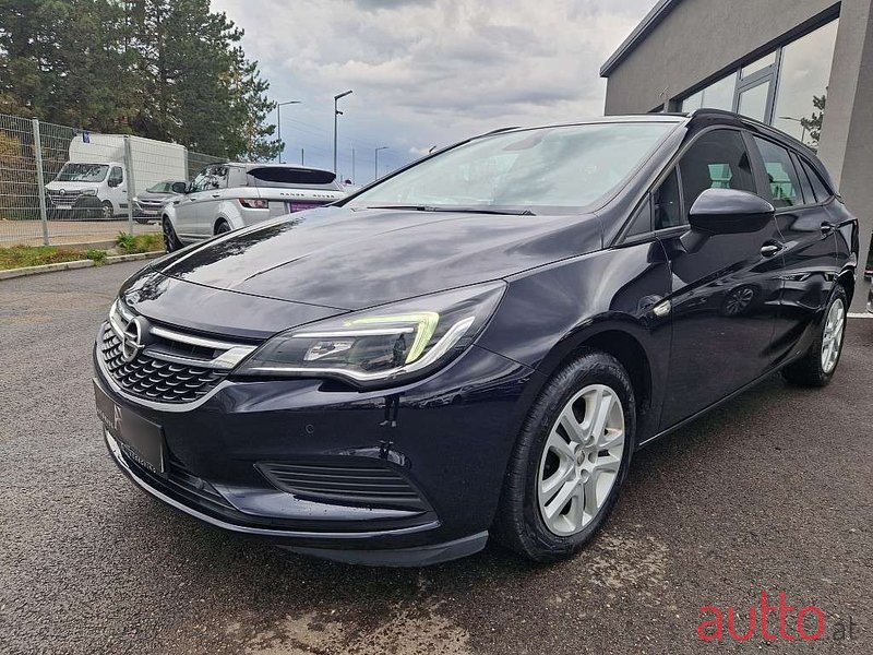 2018' Opel Astra photo #2