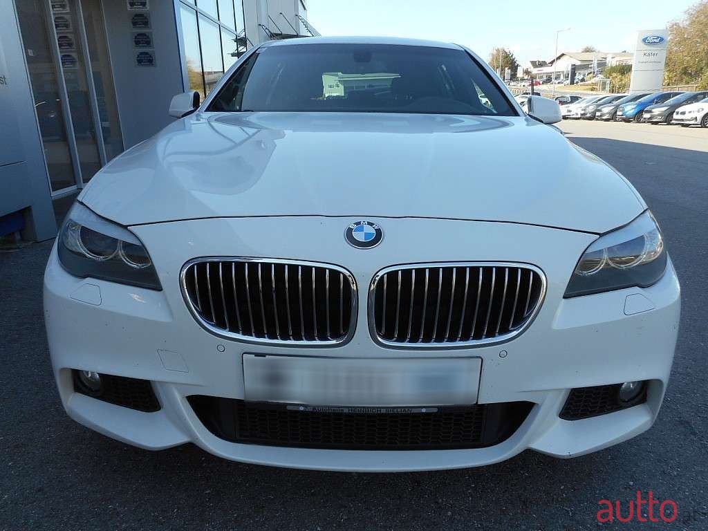2011' BMW 5Er-Reihe photo #6