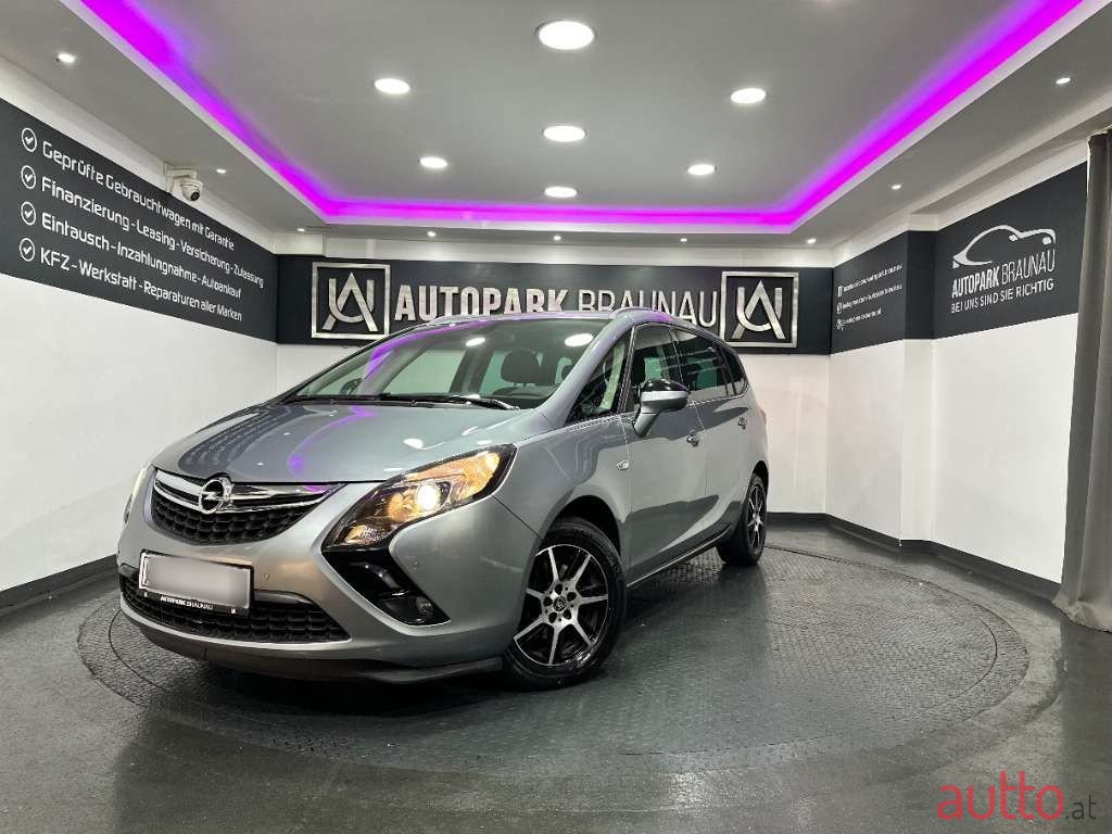 2012' Opel Zafira photo #1