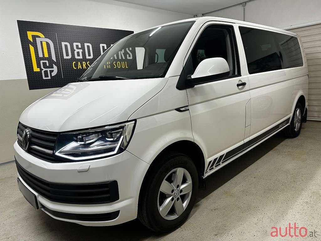 2017' Volkswagen Caravelle photo #6