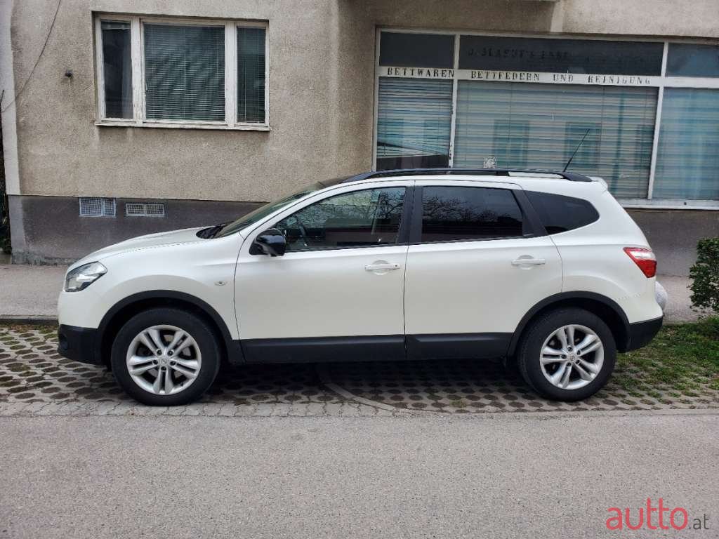 2013' Nissan Qashqai+2 photo #1