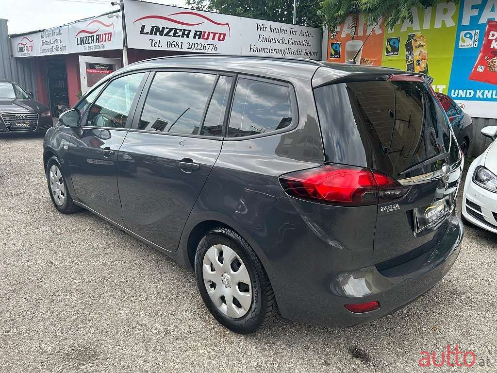 2013' Opel Zafira photo #2