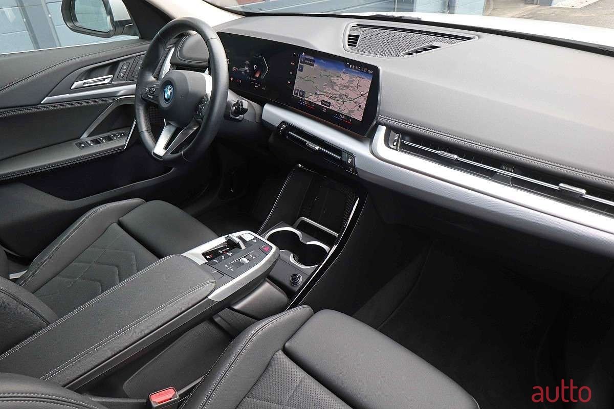 2023' BMW iX1 photo #4