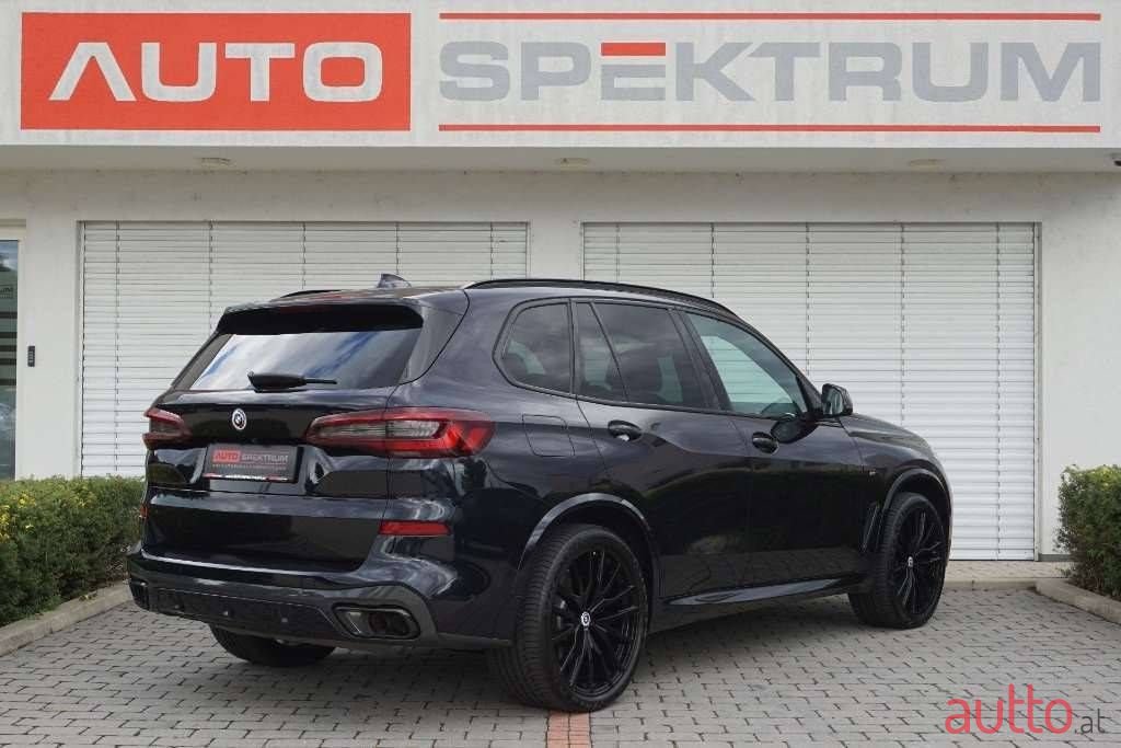 2022' BMW X5 photo #5