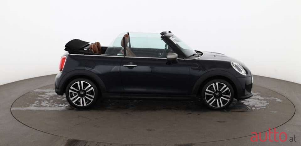 2021' MINI Cooper photo #3