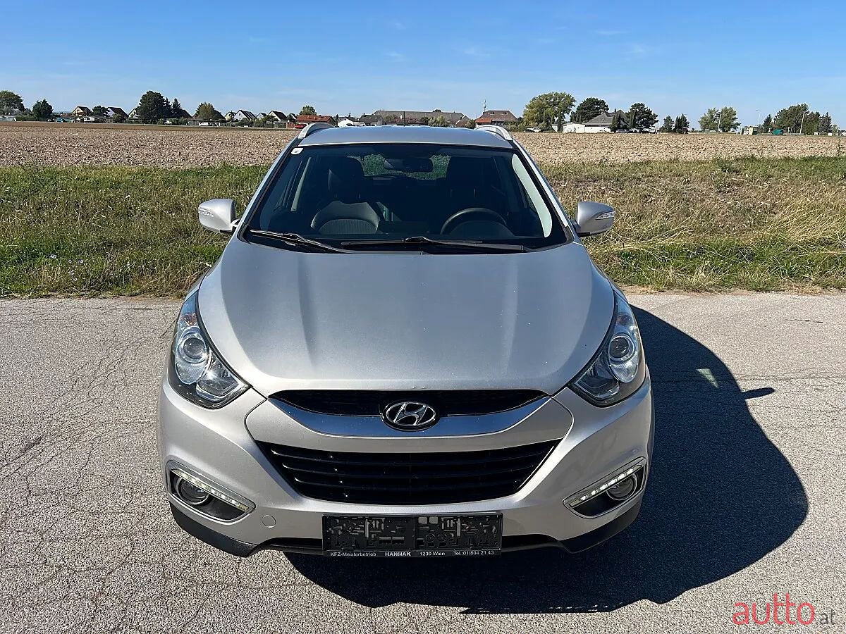 2011' Hyundai ix35 photo #2