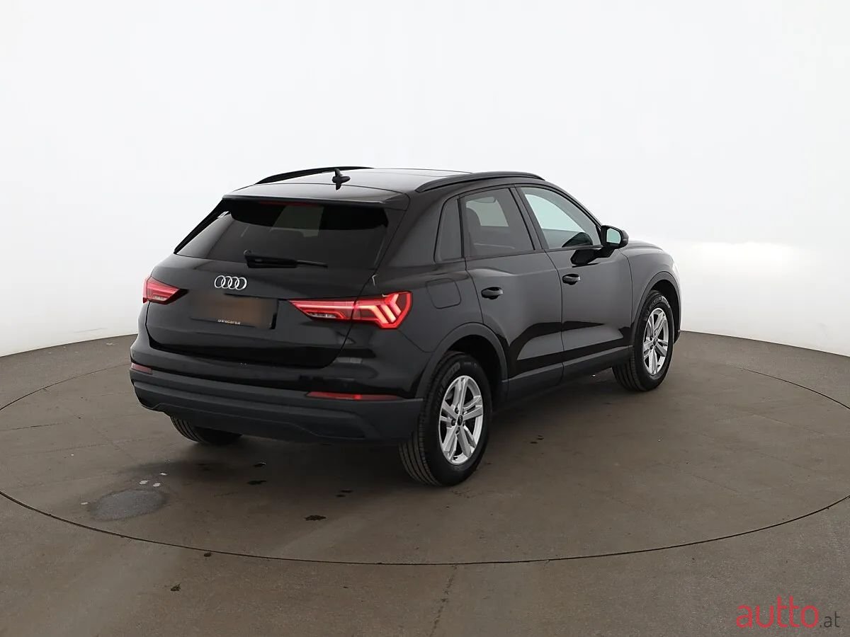 2022' Audi Q3 photo #2