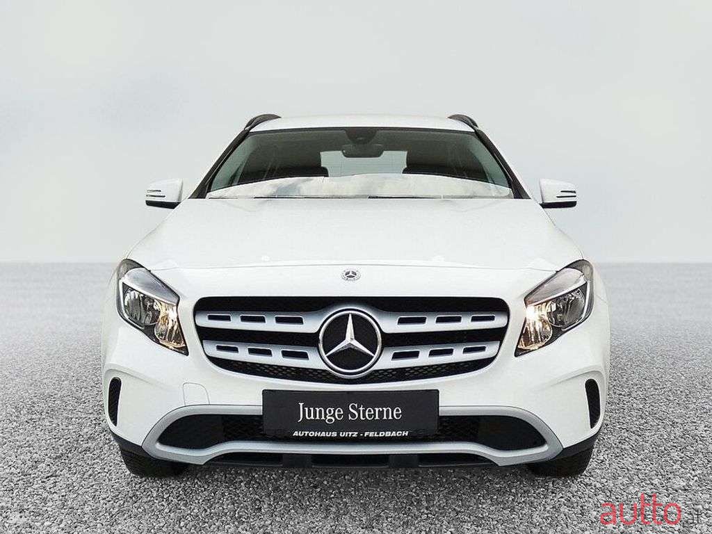 2018' Mercedes-Benz Gla-Klasse photo #2