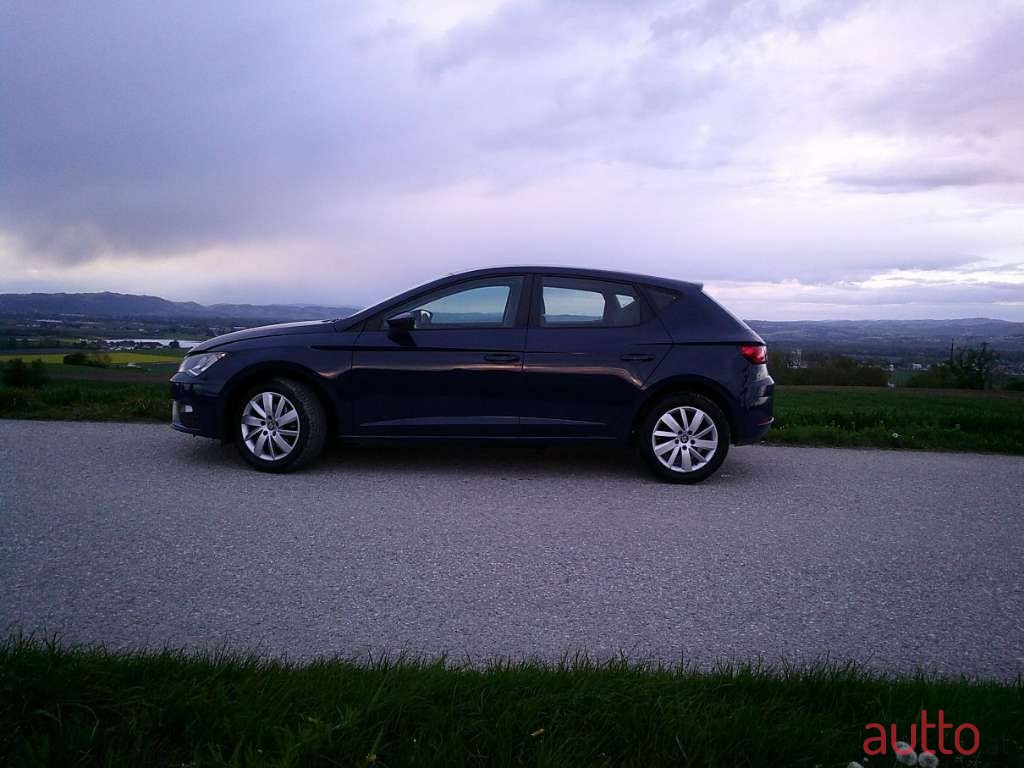 2019' SEAT Leon photo #2