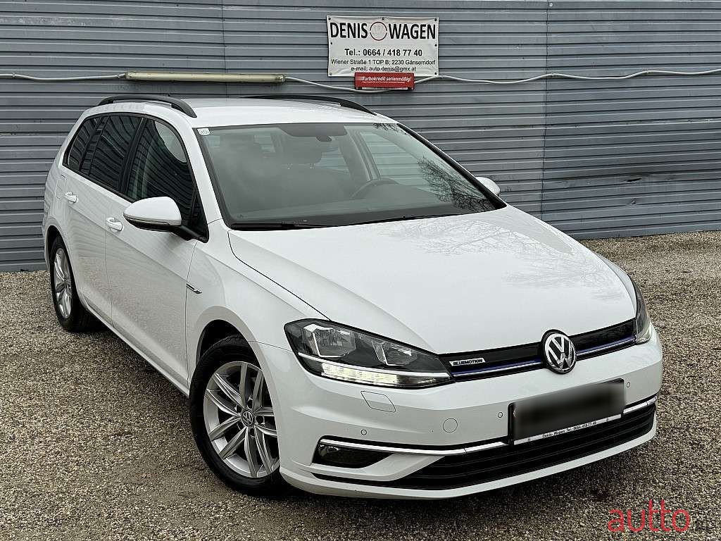 2019' Volkswagen Golf photo #3