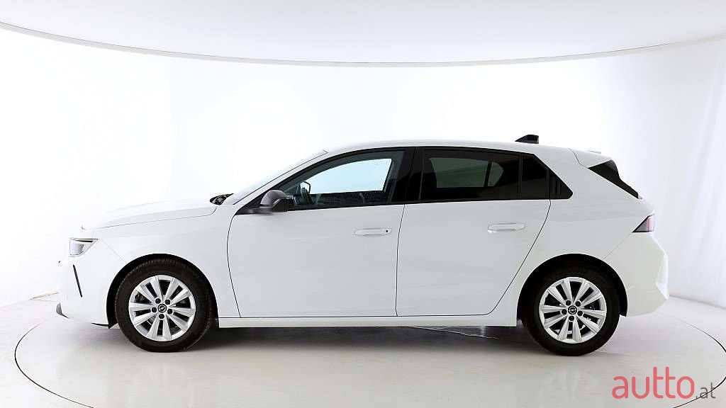 2023' Opel Astra photo #2