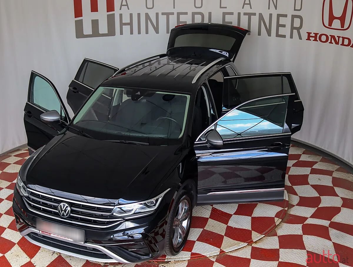 2023' Volkswagen Tiguan Allspace photo #3