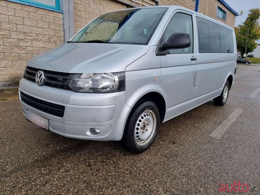 2011' Volkswagen T5 photo #2