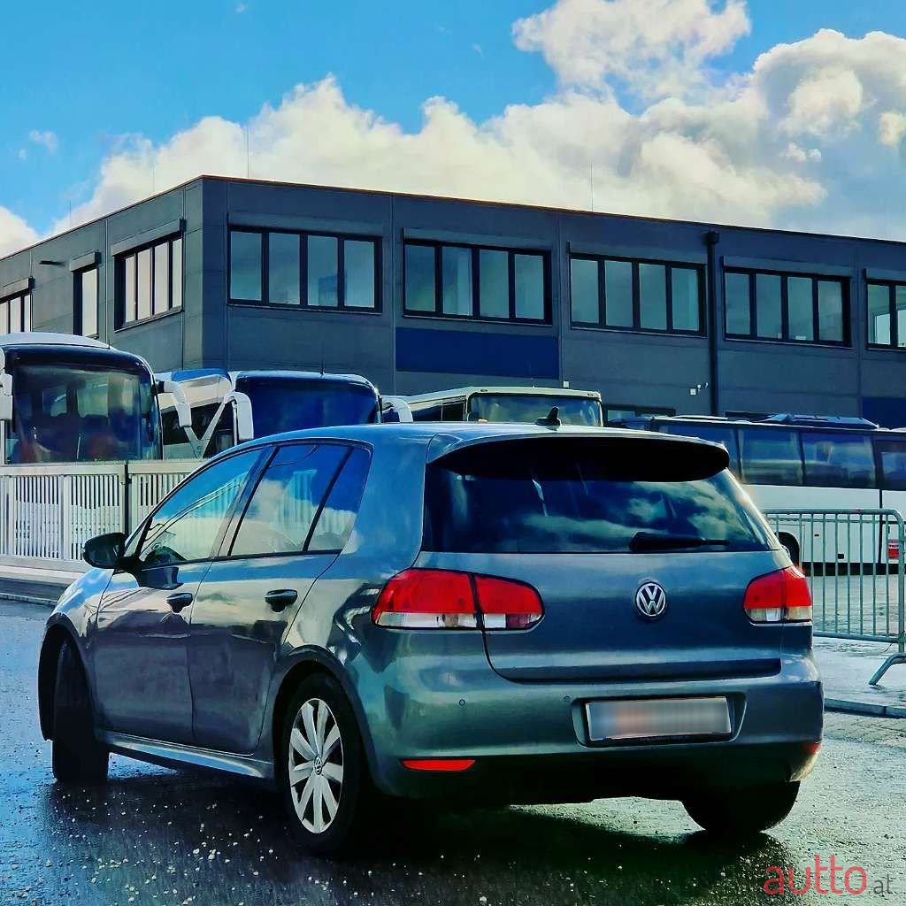 2011' Volkswagen Golf photo #3