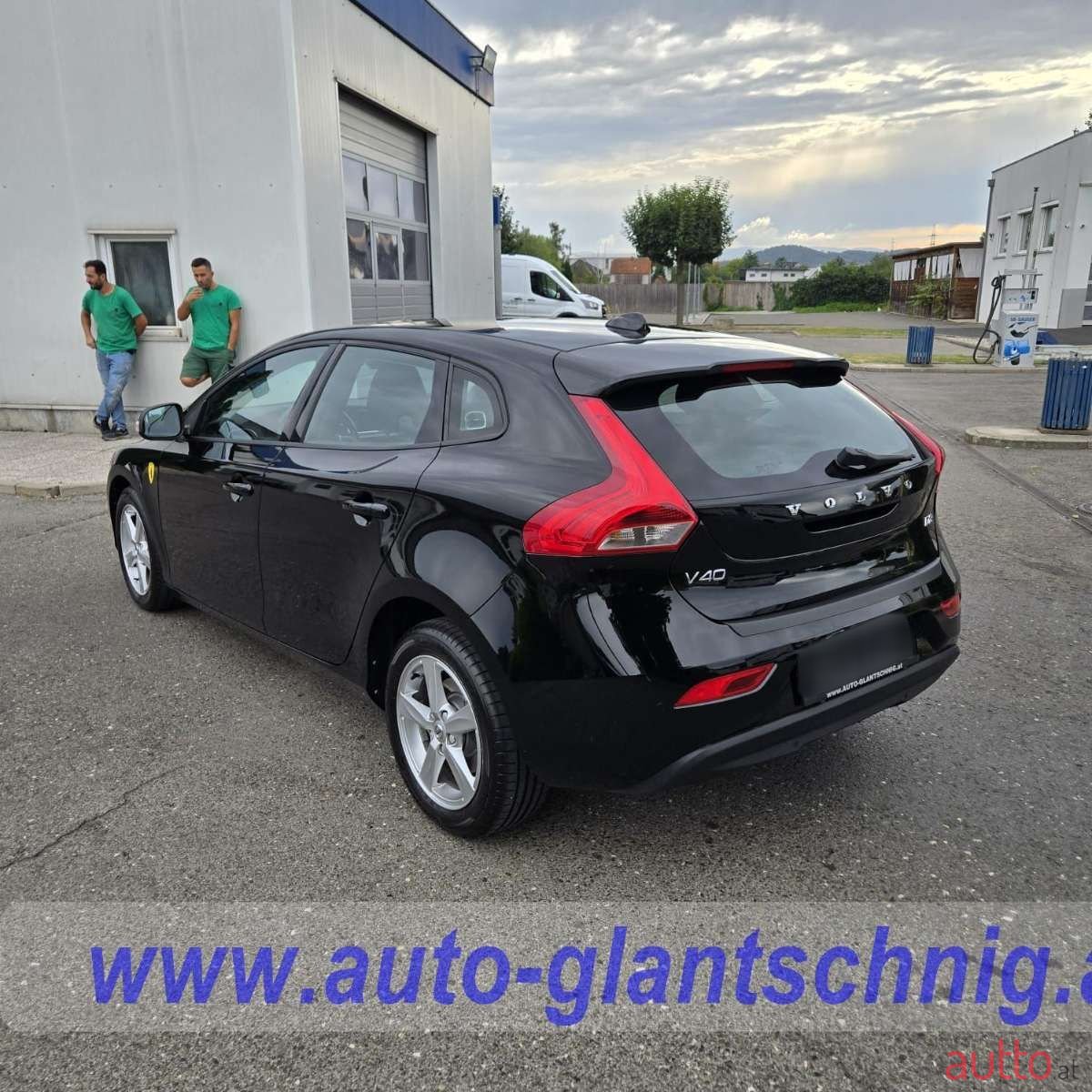 2017' Volvo V40 photo #2