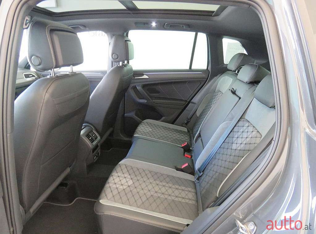 2023' Volkswagen Tiguan photo #6