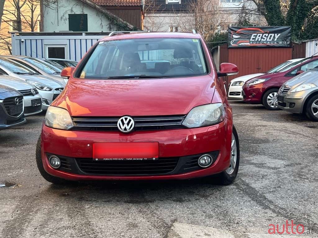 2011' Volkswagen Golf photo #3