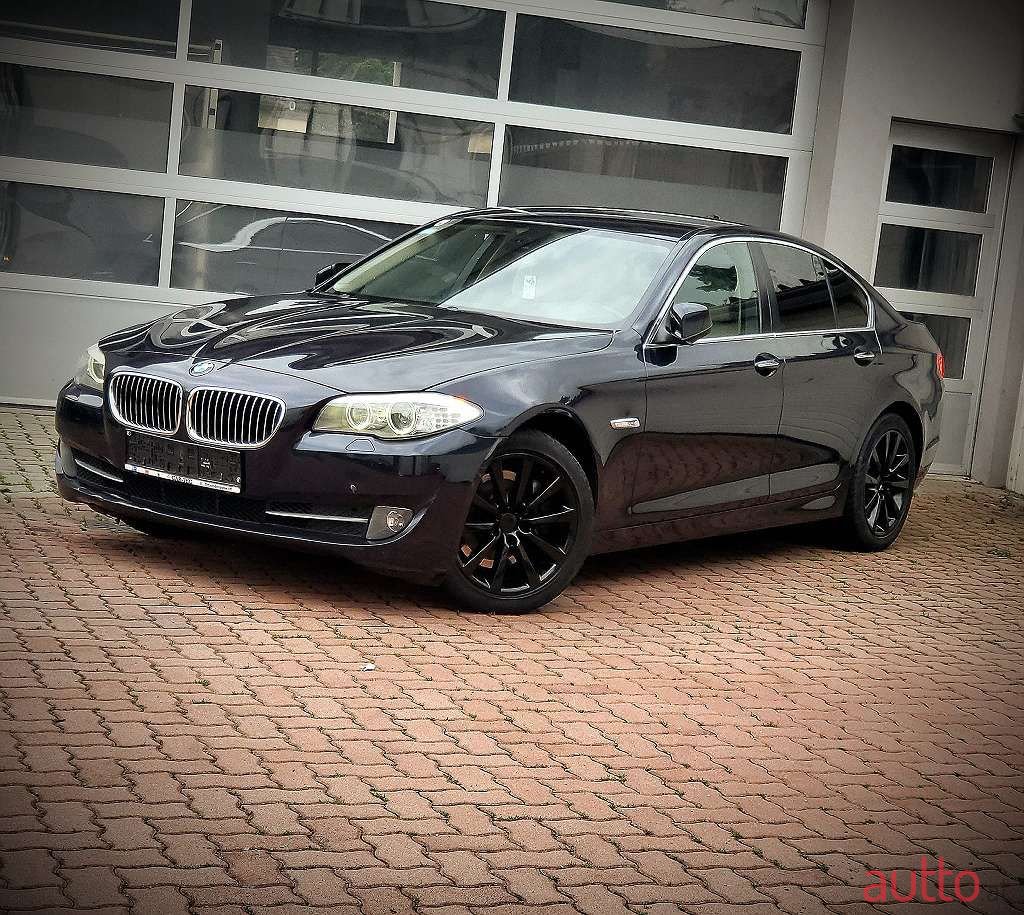 2011' BMW 5Er-Reihe photo #1