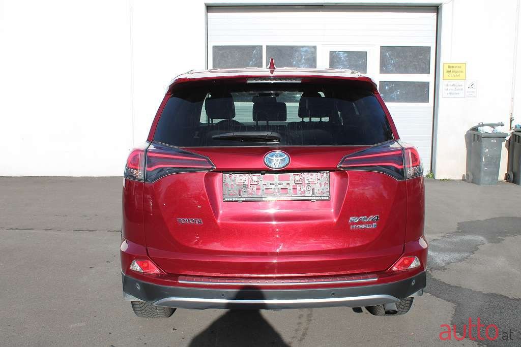 2018' Toyota RAV4 photo #5