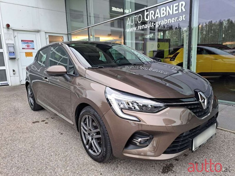 2021' Renault Clio photo #1