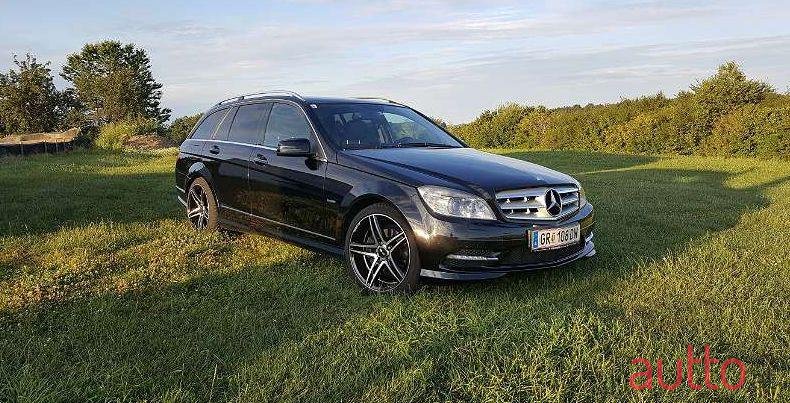 2010' Mercedes-Benz C-Klasse photo #1