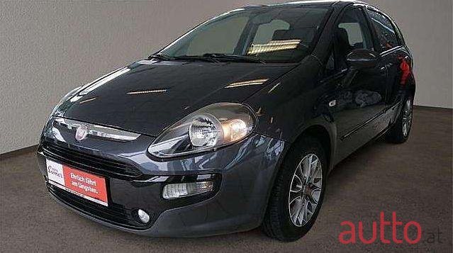 2011' Fiat Grande Punto photo #1