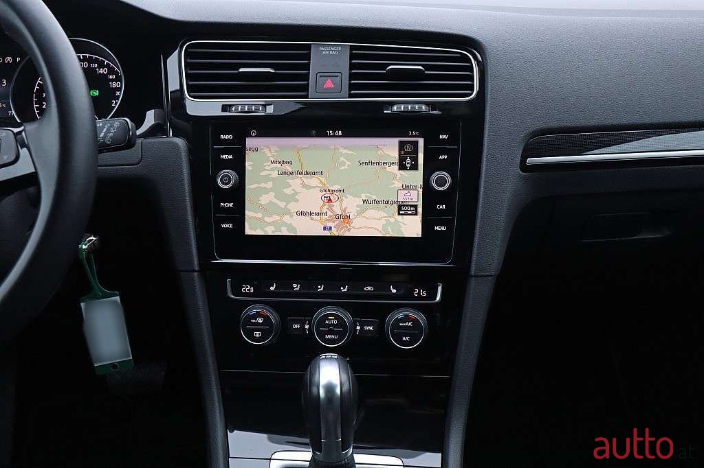 2019' Volkswagen Golf photo #5