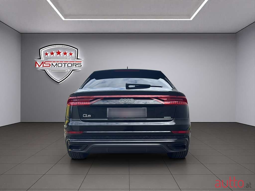 2019' Audi Q8 photo #6