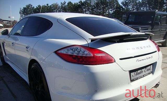 2011' Porsche Panamera photo #3