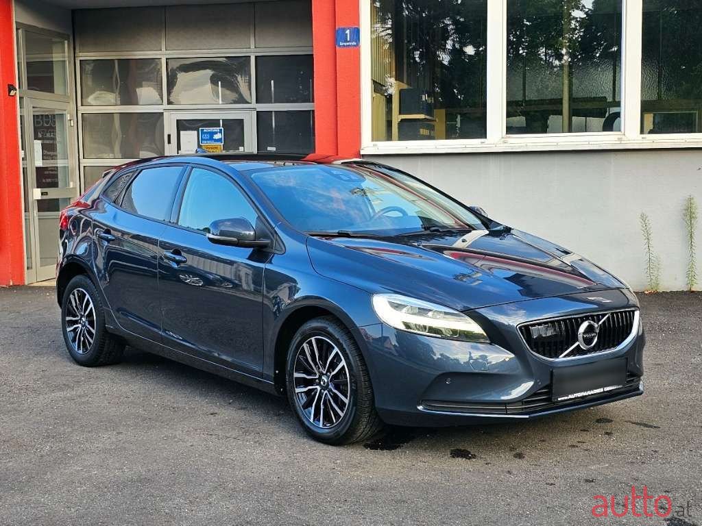 2018' Volvo V40 photo #2