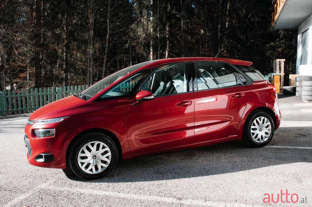 2015' Citroen C4 Picasso photo #2