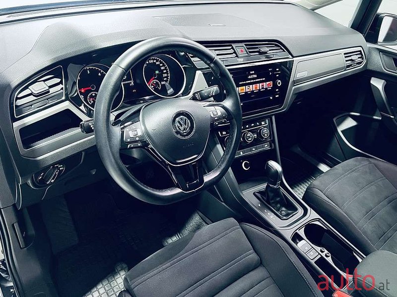 2019' Volkswagen Touran photo #5