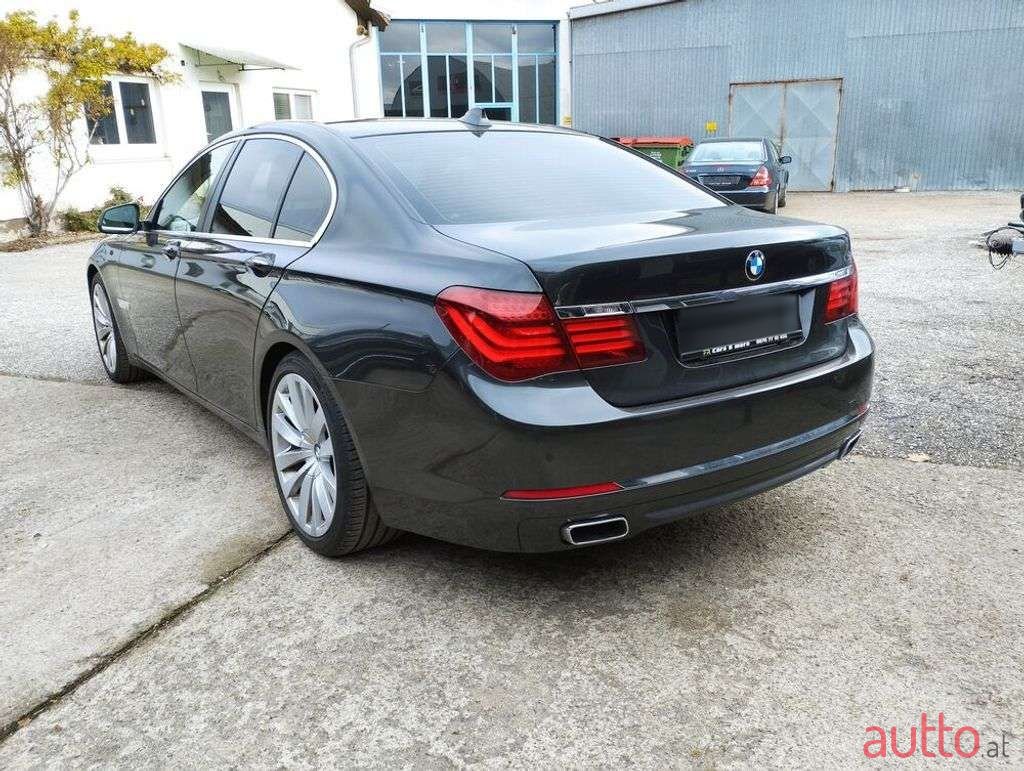 2013' BMW 7Er-Reihe photo #3